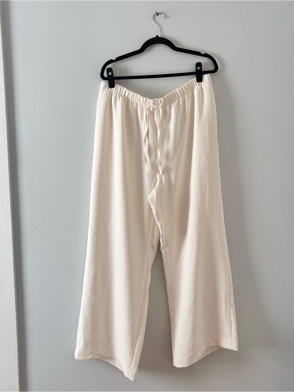 Aritzia The Lodge Pant Crepette Elastic Waist High Rise Drape Light Birch White - Picture 3 of 7